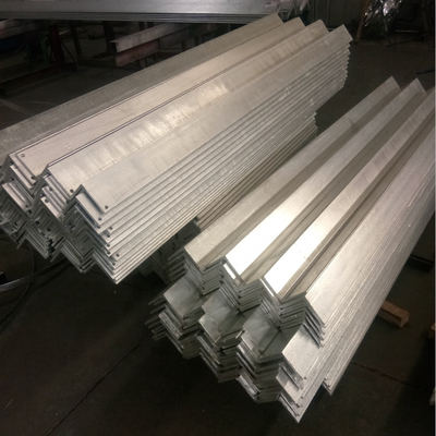 L'angle de mur galvanisé 90 par degrés 6-40mm Q195-Q420 a galvanisé le fer d'angle en acier laminé à chaud