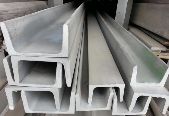 Profils galvanisés par GI d'acier doux d'en S235JR S275JR S355JR A36 SS400 de profilé en u d'ASTM